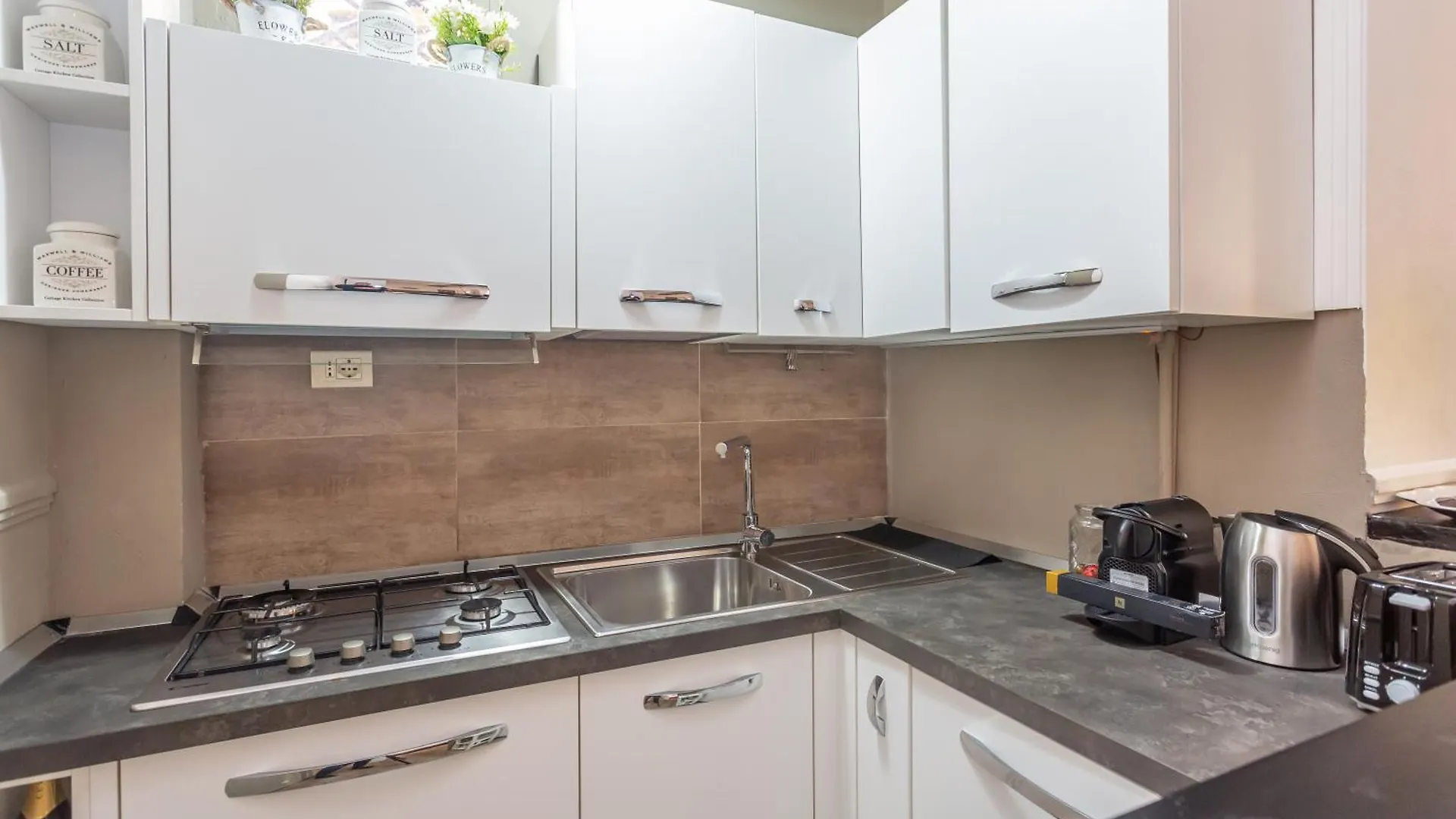 Central Charm Near Piazza Navona - Cozy Loft For 2 Rome Italy